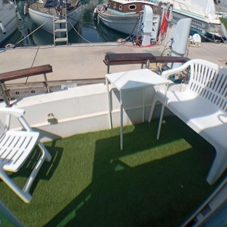 Encantador Barco En Barcelona Сант Адриа де Бесос Екстериор снимка