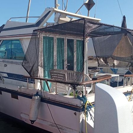 Encantador Barco En Barcelona Сант Адриа де Бесос Екстериор снимка