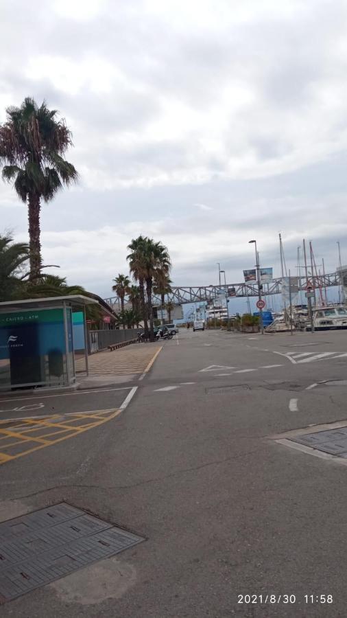 Encantador Barco En Barcelona Сант Адриа де Бесос Екстериор снимка