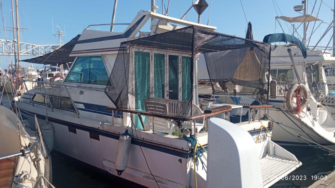 Encantador Barco En Barcelona Сант Адриа де Бесос Екстериор снимка
